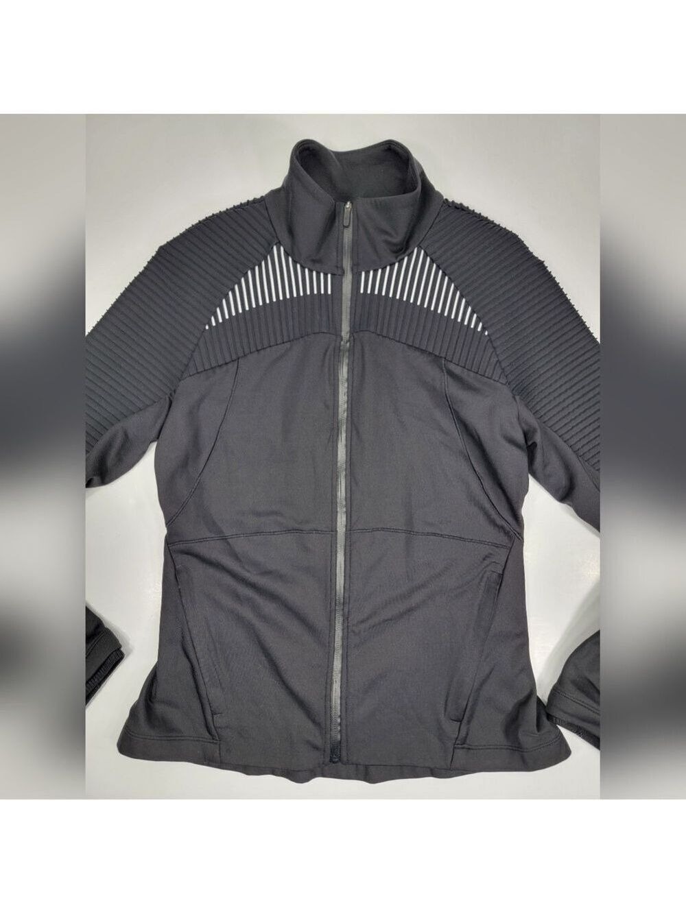 Lululemon Chill Going Strong Jacket Women's 8 Black Athletic Running Full Zip - Picture 2 of 12